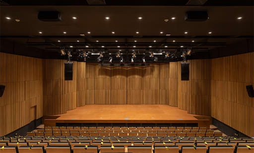 Teatro Centro de Extensión Oriente UC 1