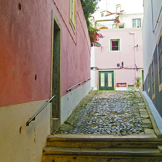 Percurso Pedestre pelos Pátios de Lisboa, Aldeias entre Muros