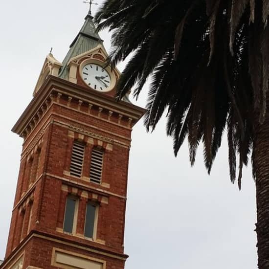 Adelaide Walking Tour: Hills, Squares and Parklands