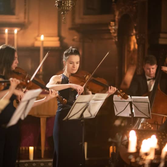 ﻿Conciertos para violín de Vivaldi a la luz de las velas en el Strand