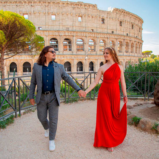 Rome: professional photoshoot outside the Colosseum
