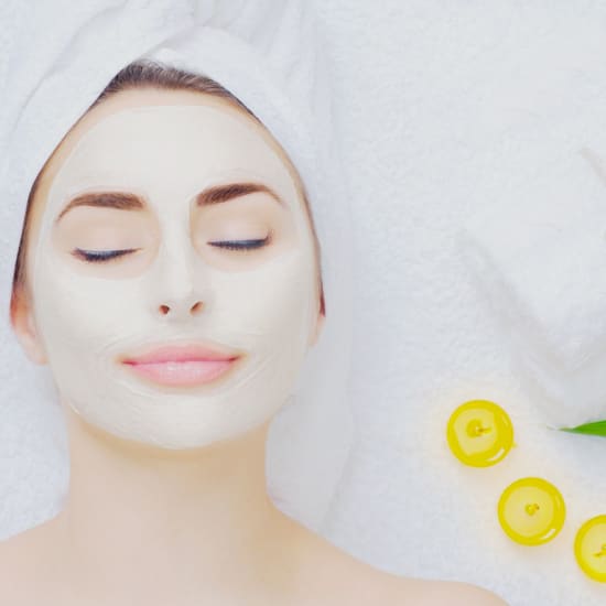 Massagem de aromaterapia e tratamento facial na Clínica Sorria