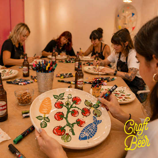Pon la mesa con estilo: diseña tu propio plato con cerveza ilimitada e...