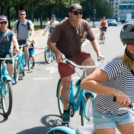 Affiche Paris Highlights Bike Tour: Eiffel Tower, Louvre and Notre-Dame