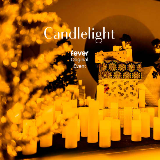 Candlelight: Weihnachtsklassiker auf Piano im Weisser Wind Theatersaal