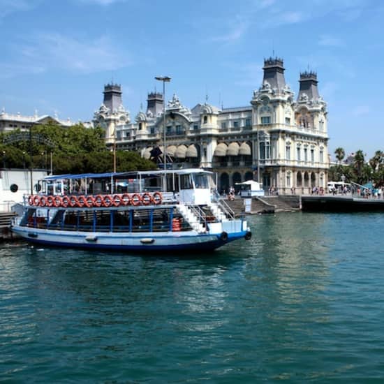 ﻿Barcelona: Las Golondrinas 60-minute cruise along the harbor and coastline