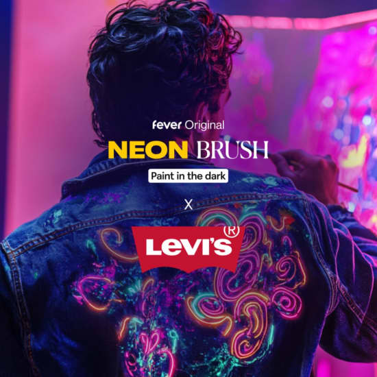 Neon Brush: Diseña y Brilla con tu Trucker Levi's®