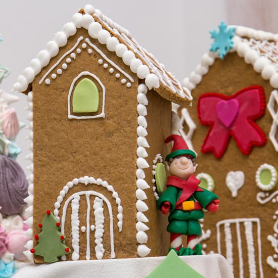 Gingerbread House Decorating & Winter Warmer Drink at the Wizard Exploratorium