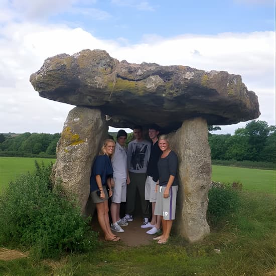 Sightseeing Tour Cardiff Bay and Vale of Glamorgan Full-Day Driver Guided 