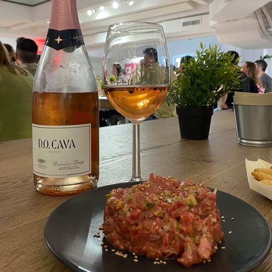 Espacio Vino: vino y steak tartar