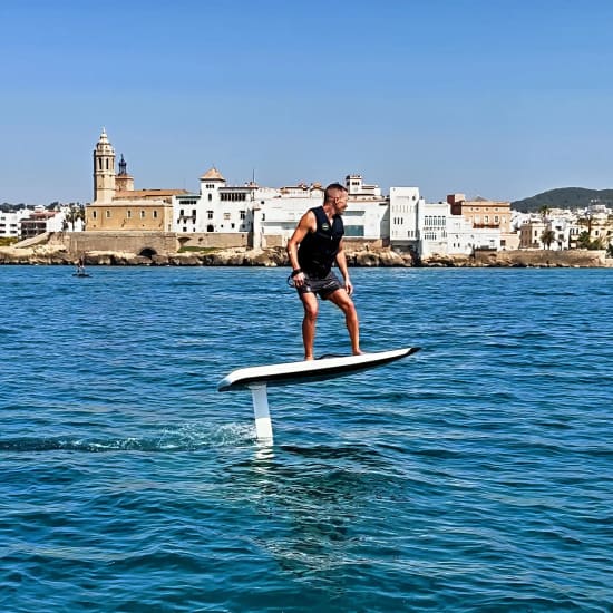 Experiencia Premium de E-Foil en Sitges: Deslízate y vuela sobre el ag...