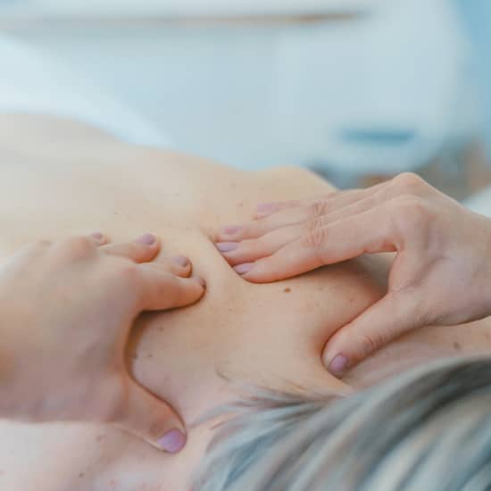 Massage Californien ou Deep Tissue de 55 minutes (réservé aux femmes)