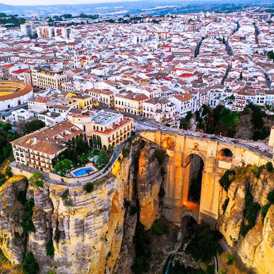 Desde Málaga: Tour por la ciudad de Ronda y experiencia en bodega con cata de vinos – Tour Premium en Grupo Pequeño