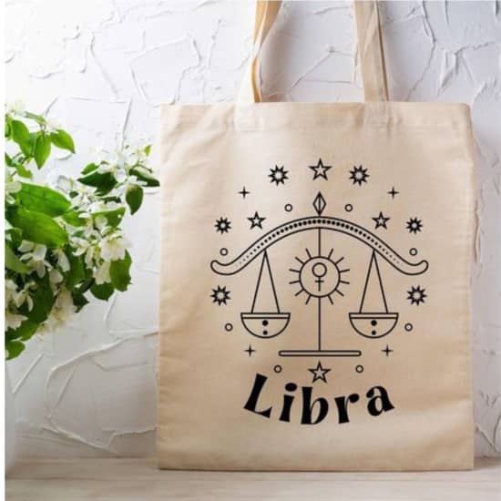 Astrología & Creatividad: pinta tu esencia en un tote bag.