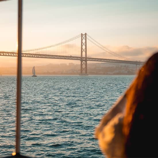 The Lisbon Boat Party: Tour pelo Tejo com DJ