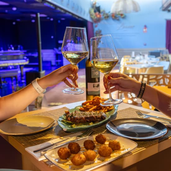 Música en directo y cena para dos con una botella de vino