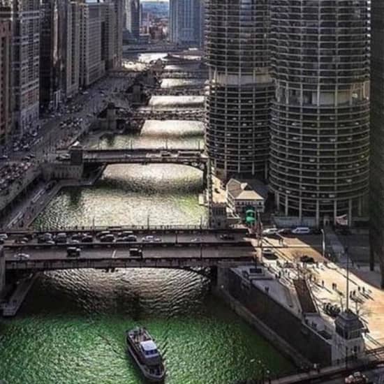 ﻿Visita arquitectónica en barco por el río Chicago