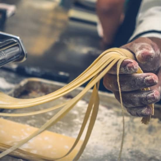 ﻿Pasta hecha a mano con salsa al pesto - Austin