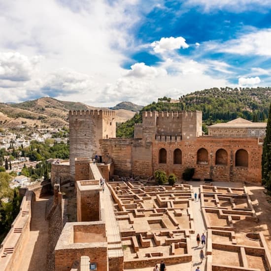 Granada: Visita guiada a la Alhambra con Palacios y Jardines Nazaríes