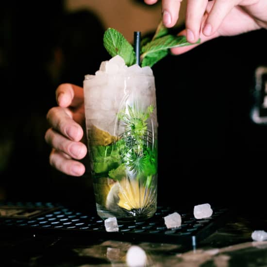 Cocktail & Bao Bash en Coctelería Bless Lounge