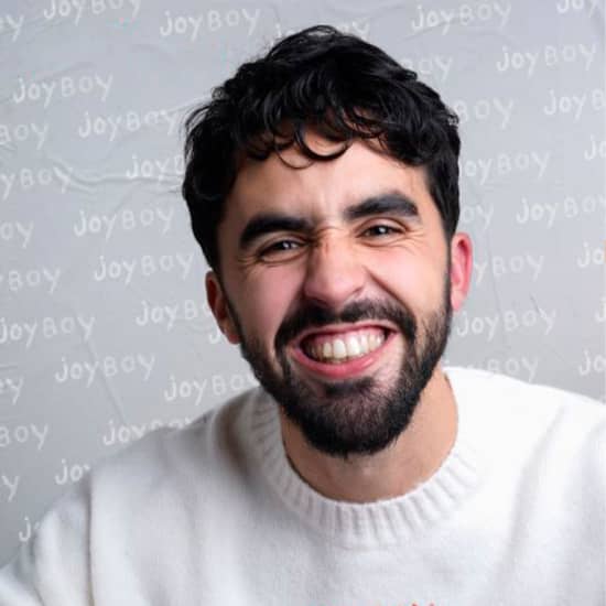 Mourad dans 'Joy Boy' au théâtre BO Saint-Martin