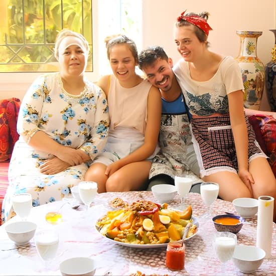 Rejoins le meilleur cours de cuisine marocaine avec le chef Khadija ( plus de 35 ans d'expérience )