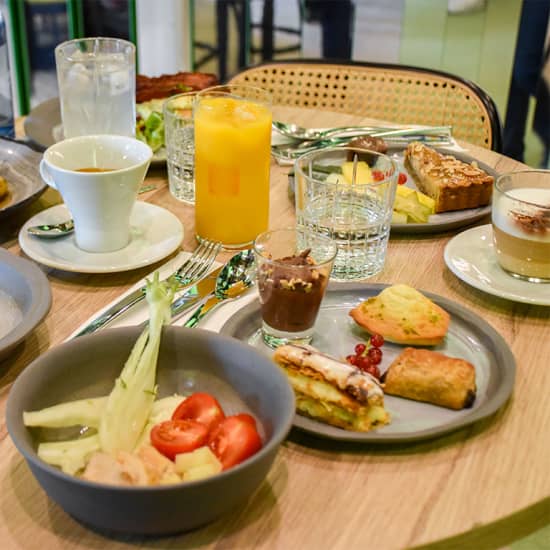 Le Brunch Maison Yellow : Un Moment Convivial avec Visite du Musée de l’Anis