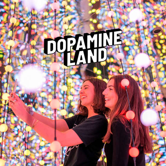 Noche para mayores de 21 años en Dopamine Land: Una experiencia multisensorial