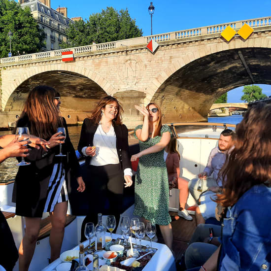 Croisière sur la Seine en yacht privé avec 2 verres de vin