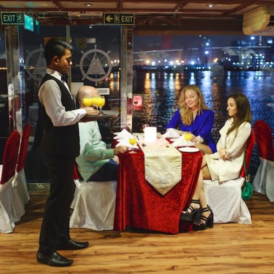 دبي: رحلة بحرية على متن مركب شراعي مع عشاء وعرض النافورة