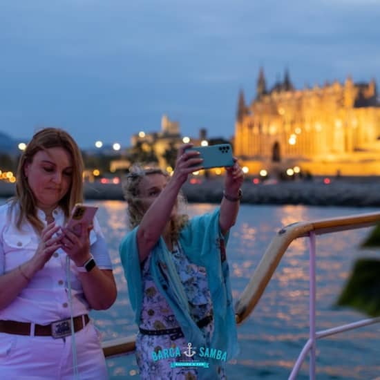 Paseo en barco con música en Palma de Mallorca