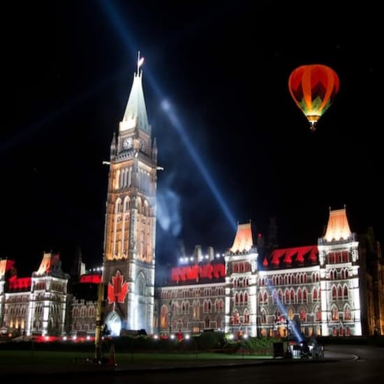 ﻿Visite nocturne d'Ottawa + spectacle lumineux de la colline du Parlement