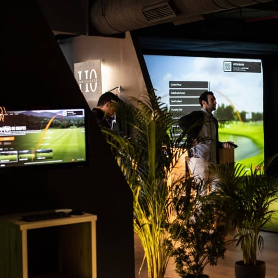 Simulador de golf para 2 + cervezas en H0 Golf House Madrid