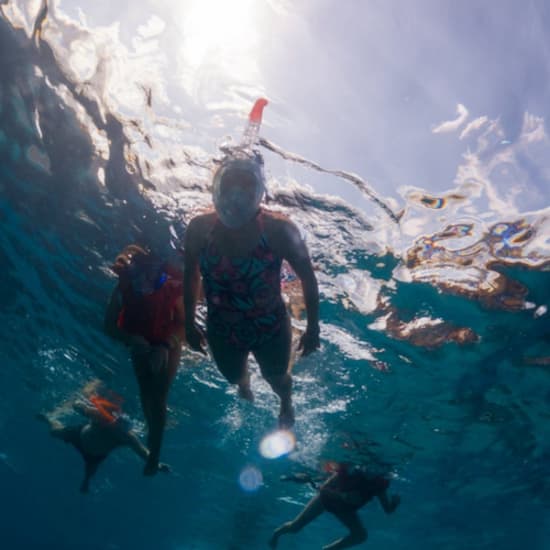 Palma de Mallorca: Excursión en barco con snorkel y música
