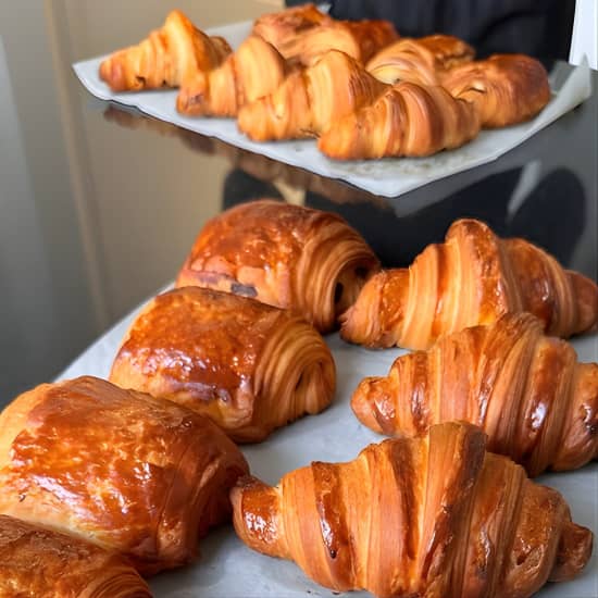 Clase de Cocción de Croissants, Dominando el Arte con un Chef Pastelero