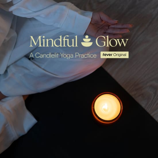 Mindful Glow: Yoga bei Kerzenschein im Kurhaus Wiesbaden