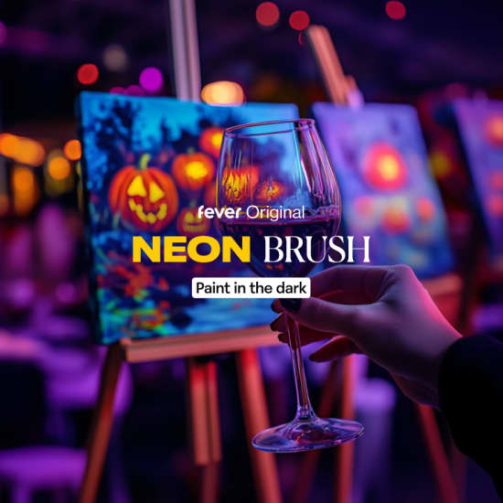 Neon Brush: Workshop de Pintura e Drinks no Escuro no Teatro da Rotina