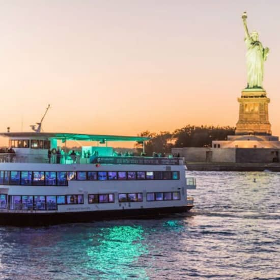 ﻿New York: Crucero Hora Feliz Alive After Five
