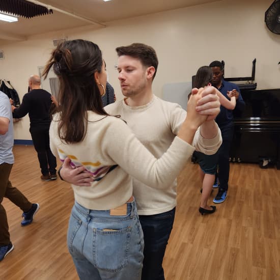 Saint Valentine: Tango Party with wine, class and Performances