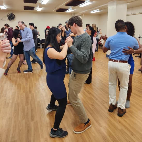 Saint Valentine: Tango Party with wine, class and Performances