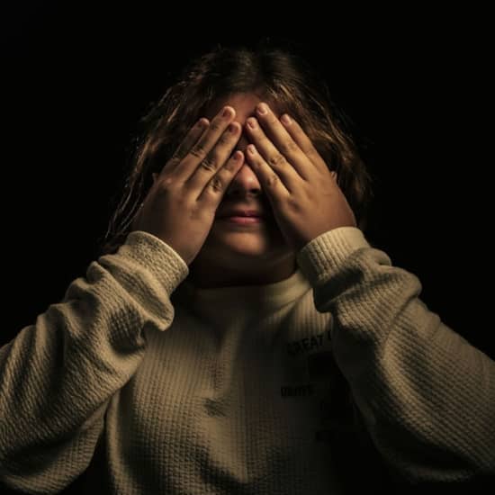 Escondite en la Oscuridad – Juego inmersivo sensorial de 1h en Barcelona