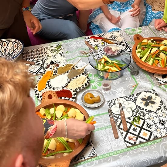 Cours de cuisine avec Lacals à Marrakech .