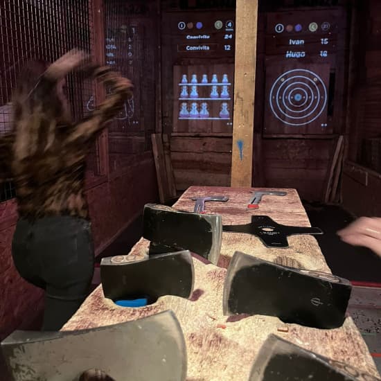Noche de Tiro con Hacha y Juegos de Mesa con 1 bebida