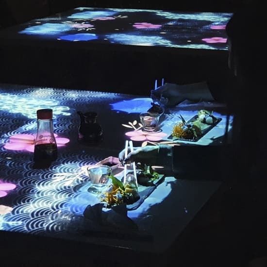 Digital Bistro Japan: cena con espectáculo digital en Terraza Wagyu