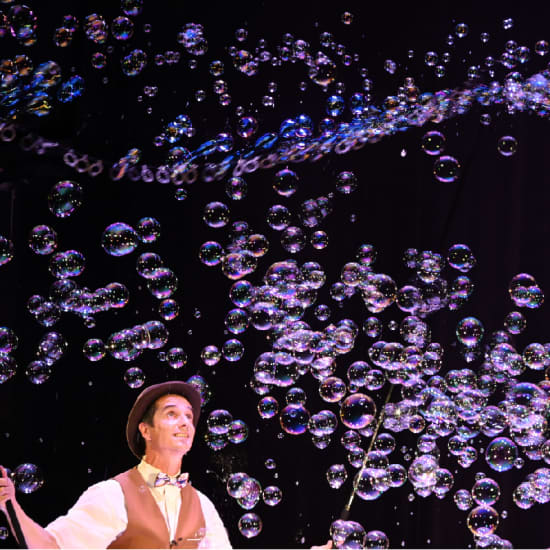 Jingle Bubbles: Un mundo lleno de burbujas en Poble Espanyol de Montjuic
