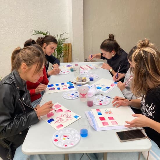 Experiencia Inmersiva con Vino y Pintura de Fractales