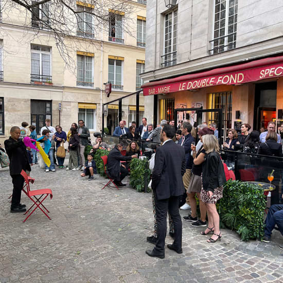 Le Double Fond – Le café-théâtre de la magie