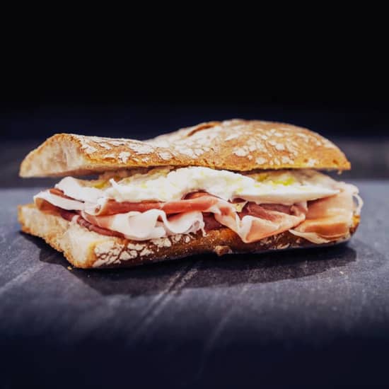 Auténtico panini italiano junto al Retiro | Fever