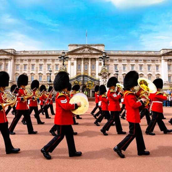 Entrada al Palacio de Buckingham y visita al cambio de guardia
