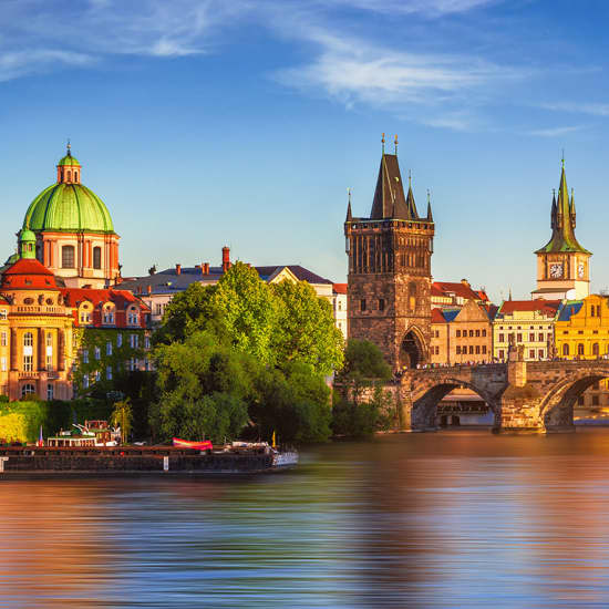Viagem a Praga com voos, hotel e atividade à escolha!